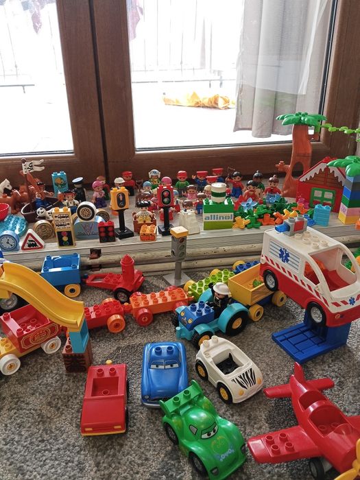 Mega zestaw klocków Lego Duplo pociąg ludziki zwierzęta