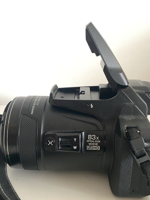 Máquina Fotográfica Compacta Nikon Coolpix P900 (Preta)