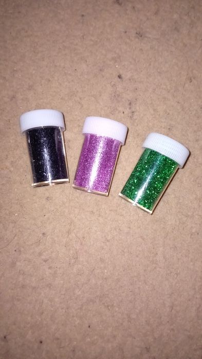 Conjunto de artes: guache + aguarela + três purpurinas