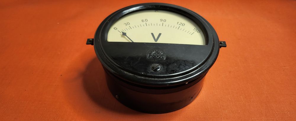Przyrząd mierniczy woltomierz duży