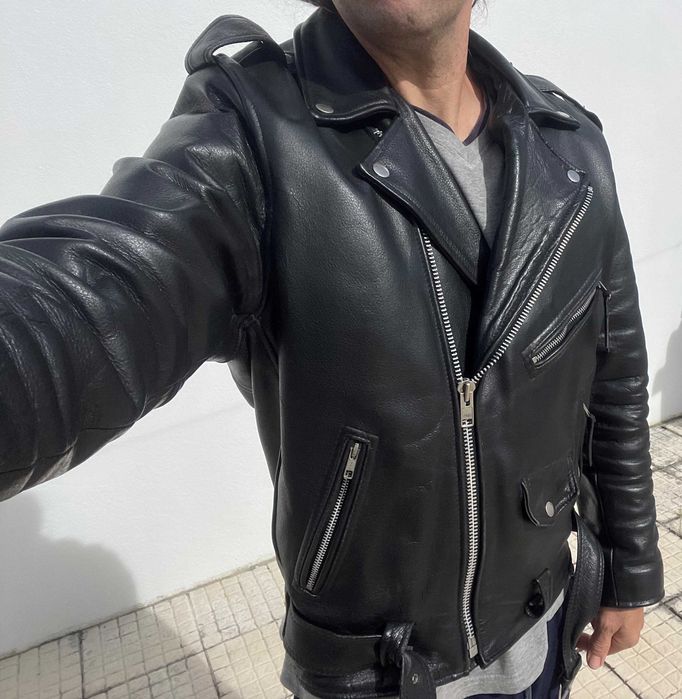 Blusão Rock'n'Roll 100% cabedal preto como novo.