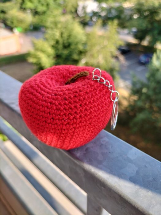 Jabłko na szydełku. Breloczek na szydełku. Brelok jabłko handmade
