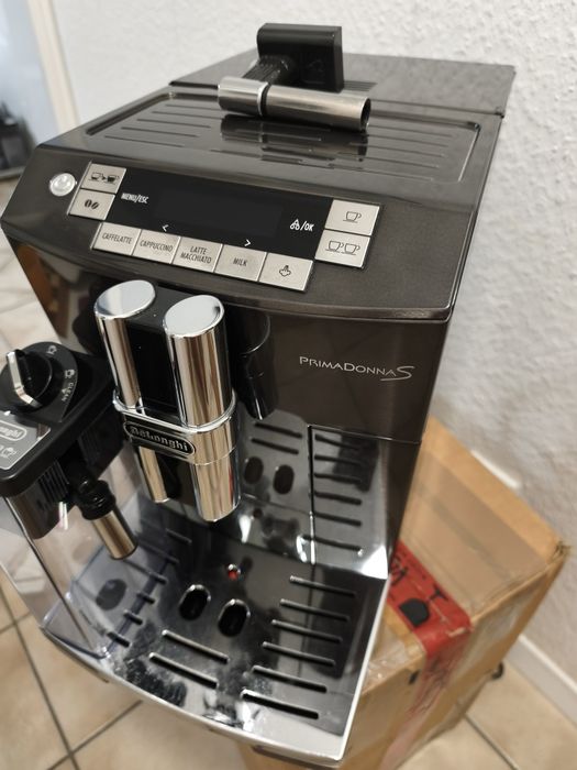 Кавомашина в Кожен Дім ® Delonghi з молочним стаканом PrimaDonna S E