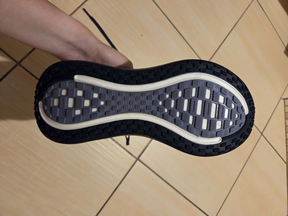 Buty Nike Vomero Plus 42.5