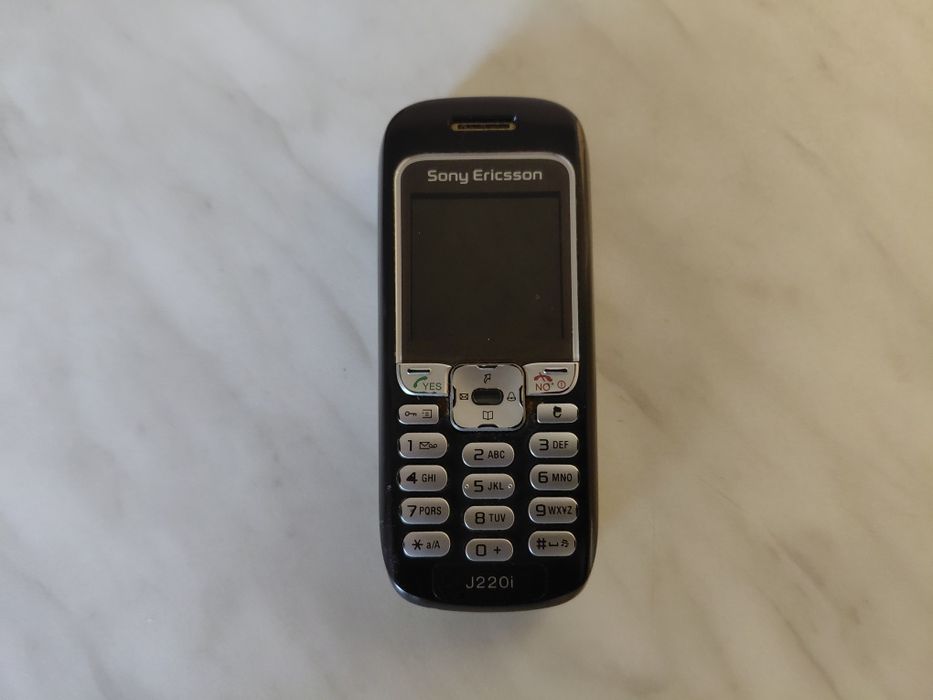 Telefon Sony Ericsson J220i