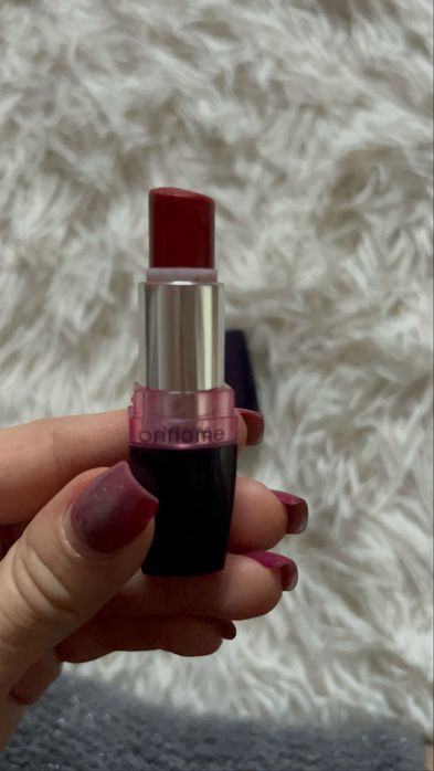 Używana czerwona szminka Oriflame Attraction