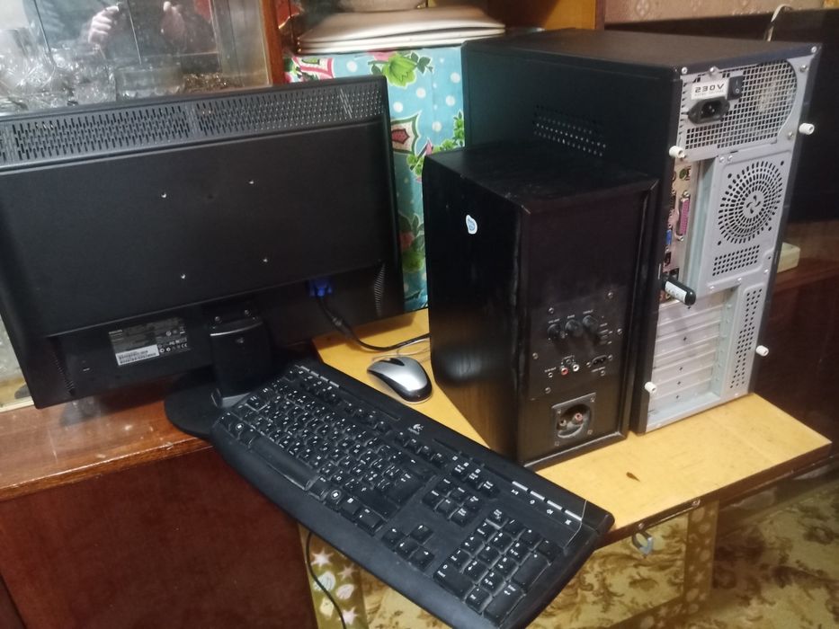 Компьютер настольный (в сборе)
