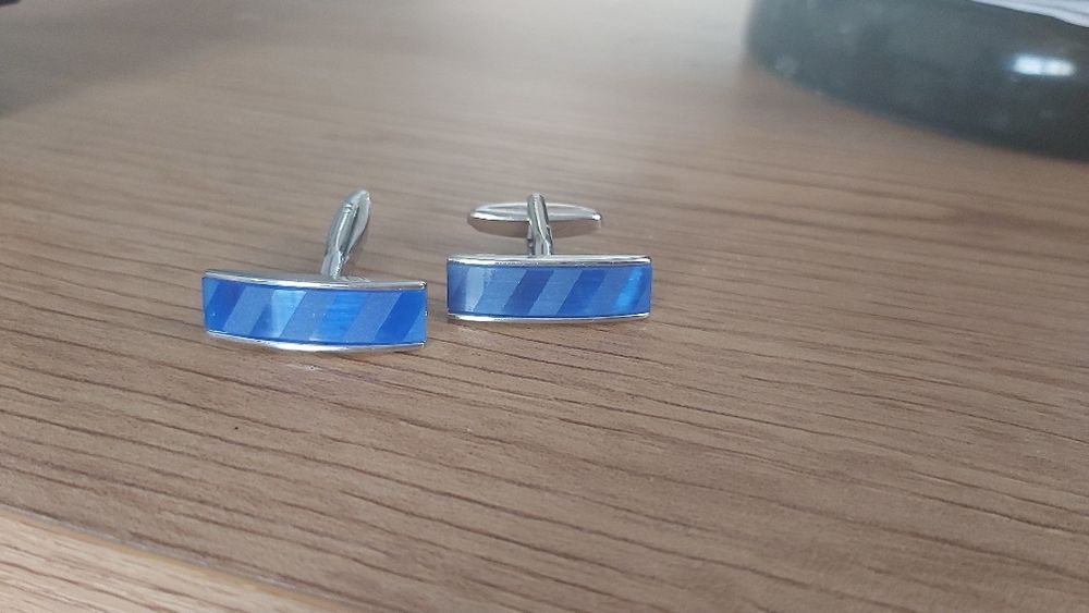 Spinki do koszuli  w stanie idealnym. Doskonałe na prezent
