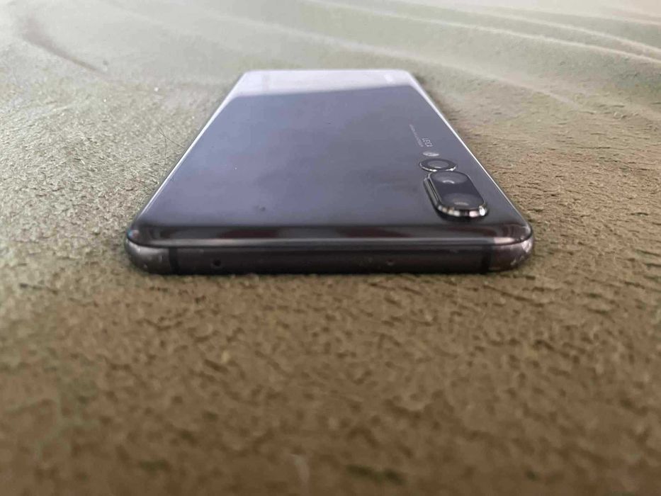 Huawei P20 Pro (porysowany wyświetlacz, uszkodzona przednia kamera)