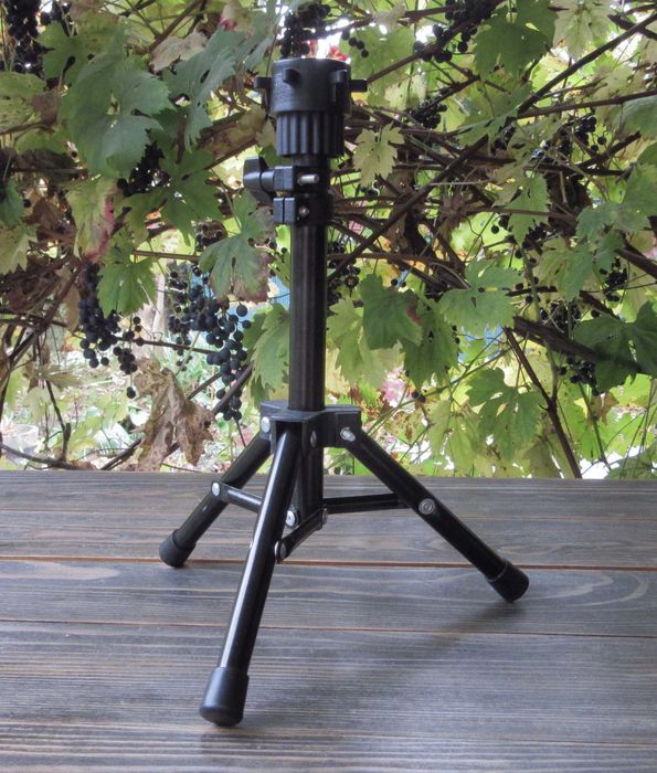 Regulowany stojak na perukę .