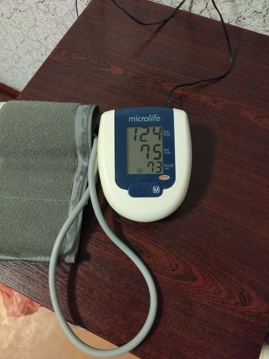 Продам тонометр автомат " Микро лайф"