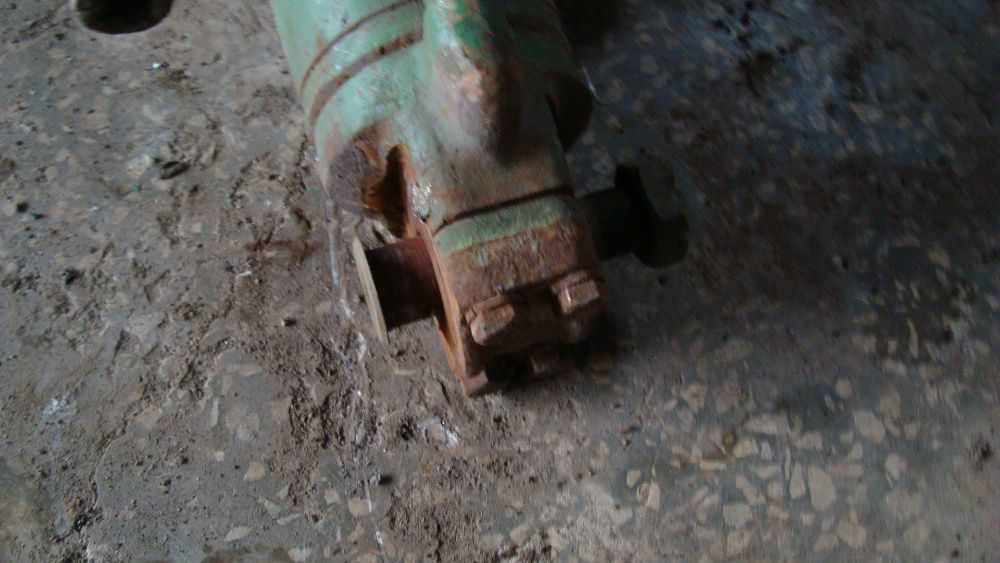 Гидравлический цилиндр с направляющими