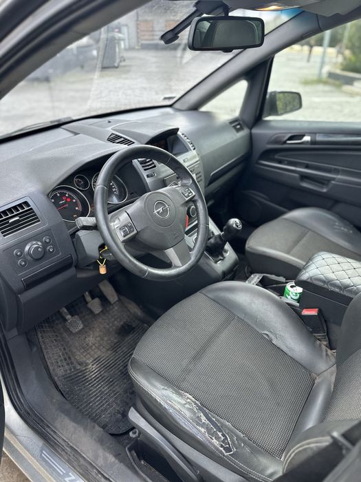Продам Opel Zafira B 1.9 дизель ,нерозмитненна