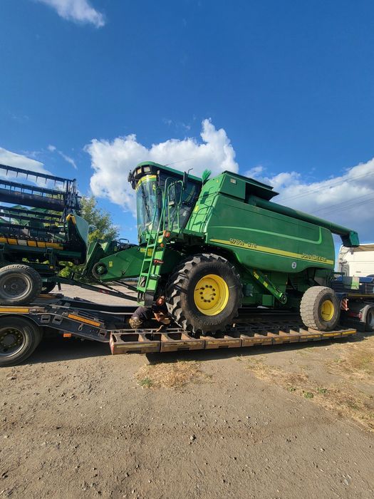 Услуги по уборке урожая комбайном john deere