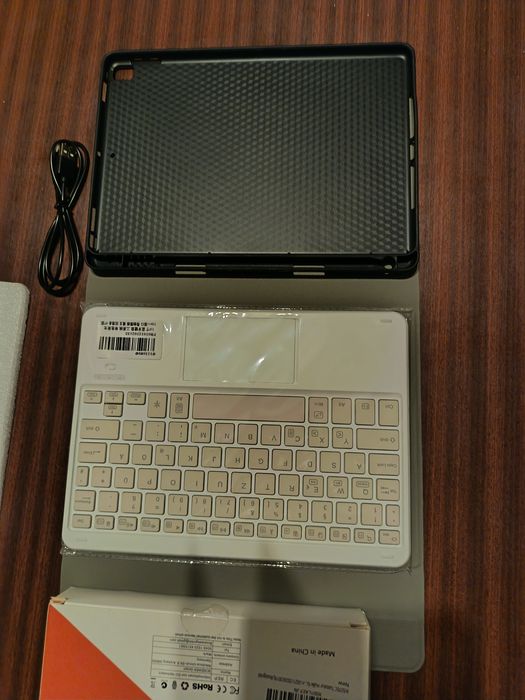 Sprzedam etui do tabletu z klawiaturą