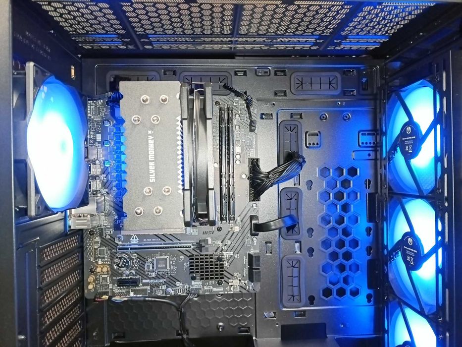 Nowy Komputer Gamingowy Ryzen 7 7800X3D 64GB 2TB SSD RTX 5070 TI 16GB