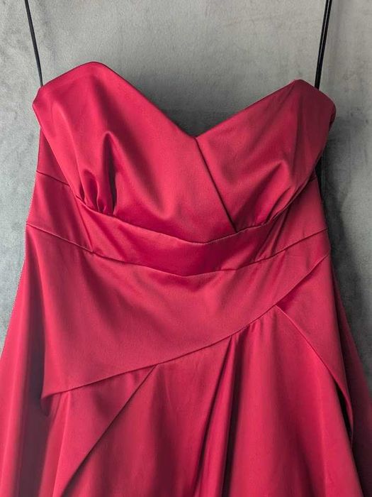 Vestido vermelho de festa sem alças. Tamanho UK 12 / EU 40–42 / M–L.