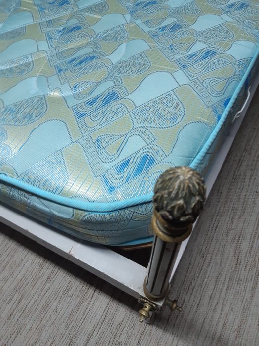 Cama de solteiro vintage