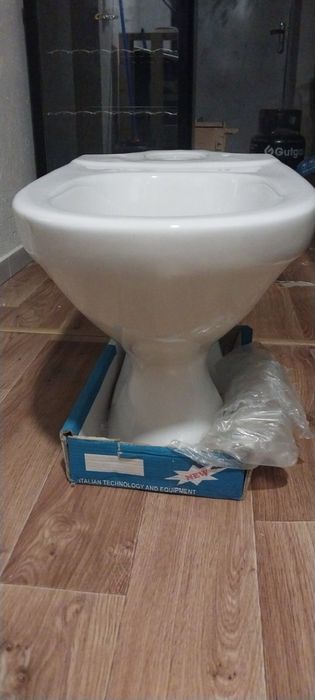 Продам унітаз з бачком