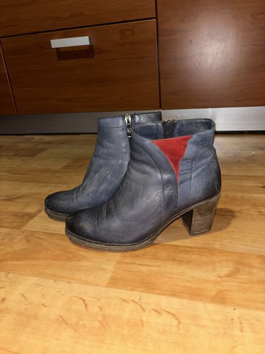 Skórzane botki na słupku