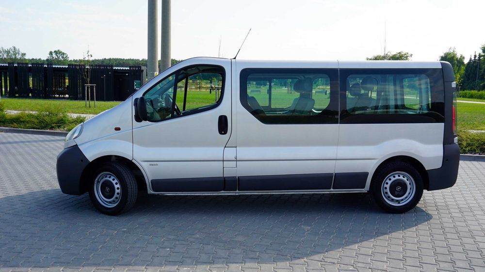 Opel Vivaro 9 osobowy ** 1.9 100 km ** Sprowadzony ** 1 właściciel