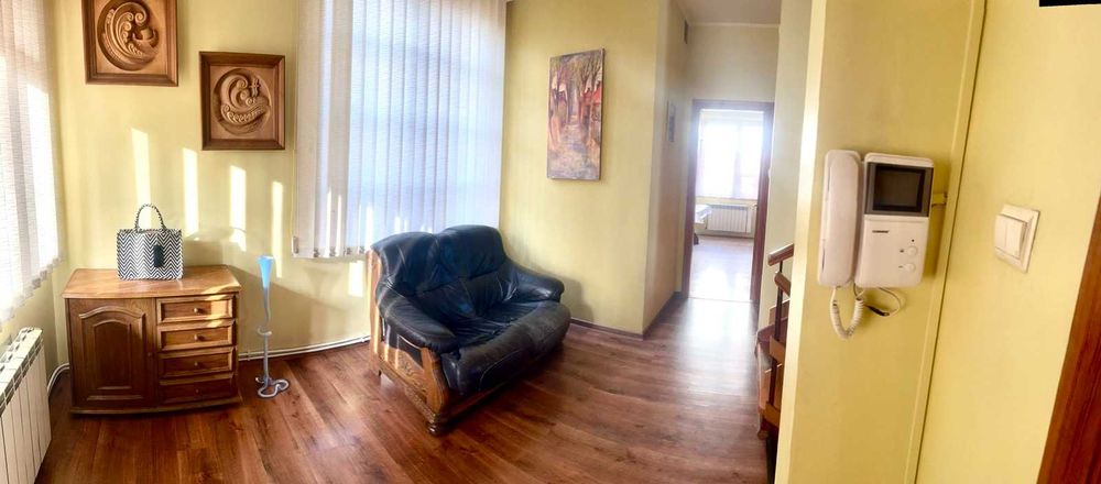 Продаж будинку з великою земельною ділянкою в Брюховичах,