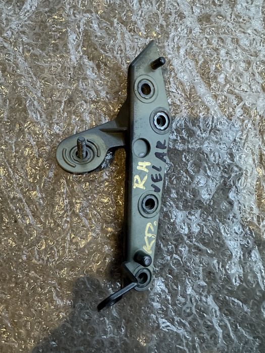 Кріпленяя правого крила Range Rover Velar