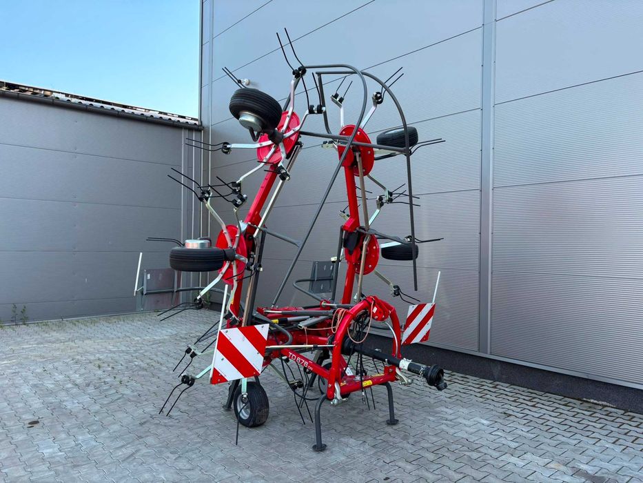 Przetrząsacz karuzelowy przetrząsarka Massey Ferguson TD 676 DN
