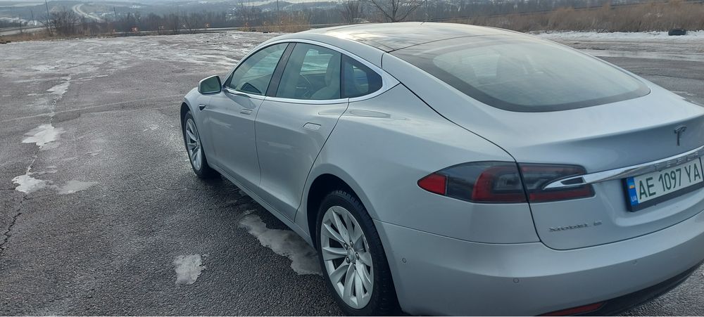 Тесла S 2017 г.