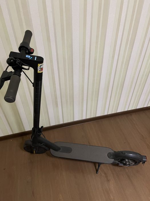 Електросамокат Xiaomi Mi Electric Scooter Essential