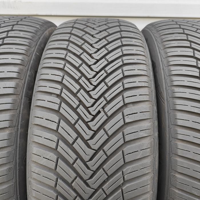 Комплект всесезонних шин Continental 215/55 R18 215*55 18 AllSeasonContact 001886