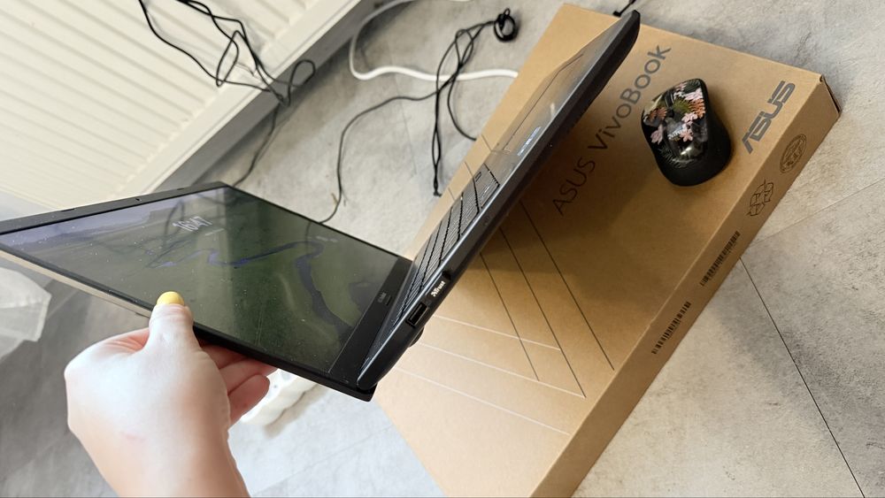 ASUS VivoBook 11th i5