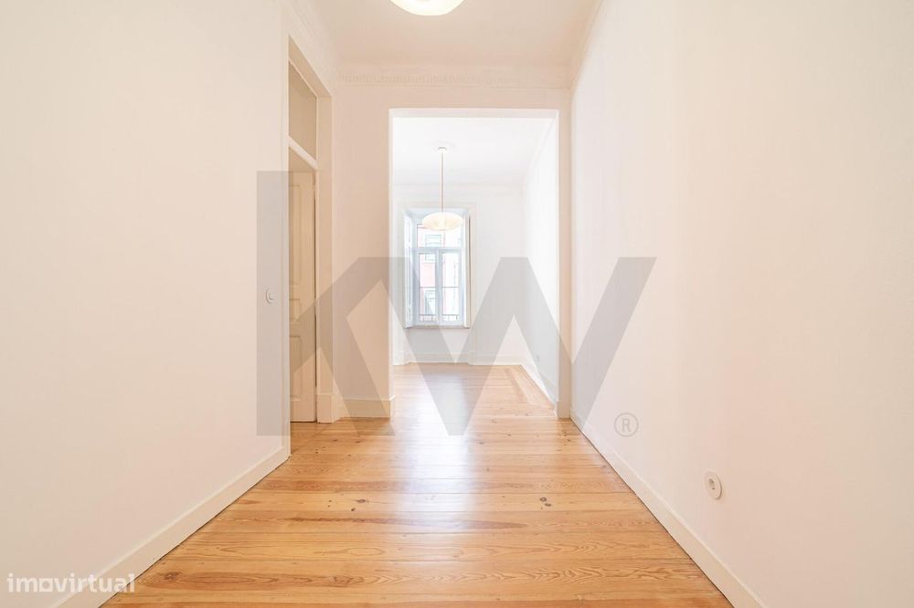 Um apartamento luminoso e elegante, no coração de Campo de Ourique.