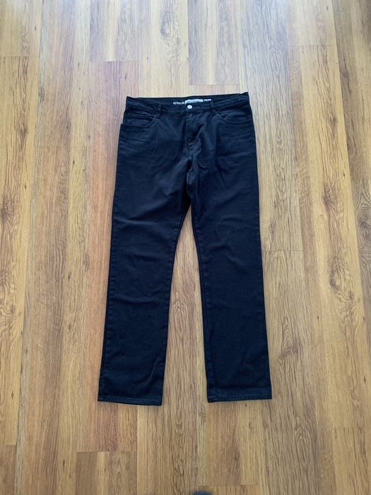 Czarne spodnie jeansowe regular