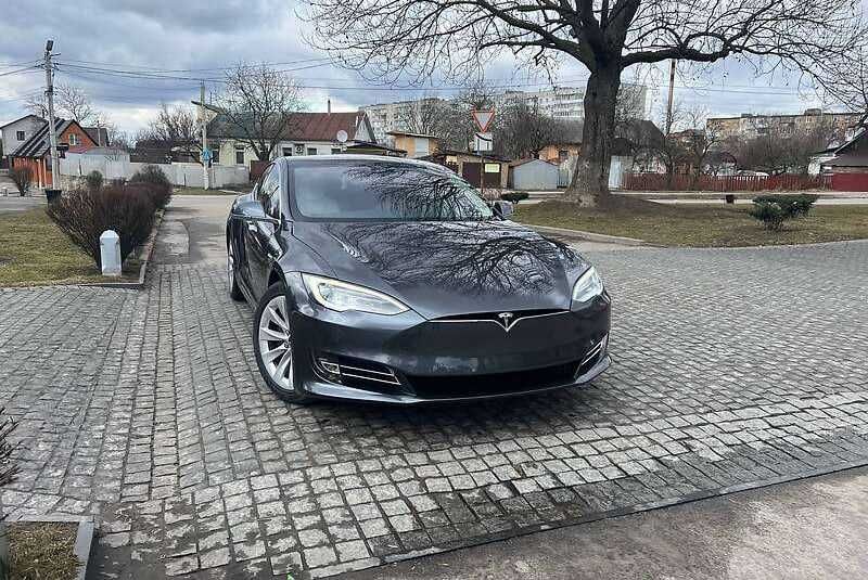 Tesla Model S 2018
