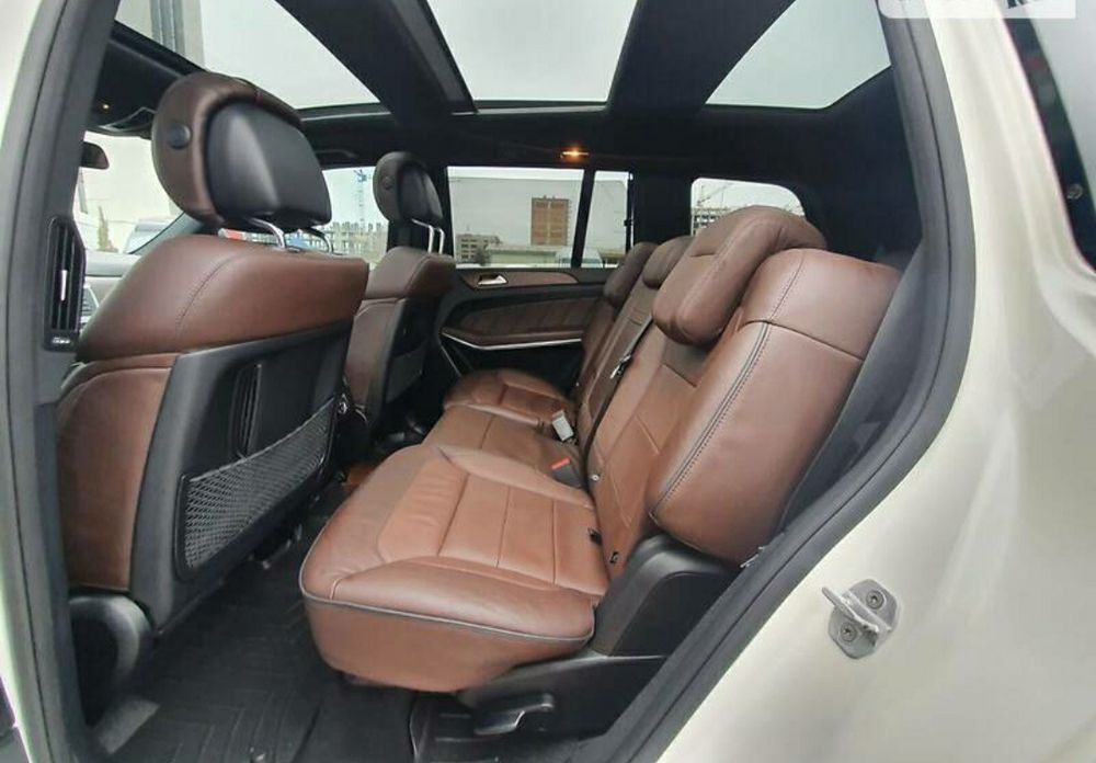 Водитель на личном автомобиле. Аренда Мерседес GL.