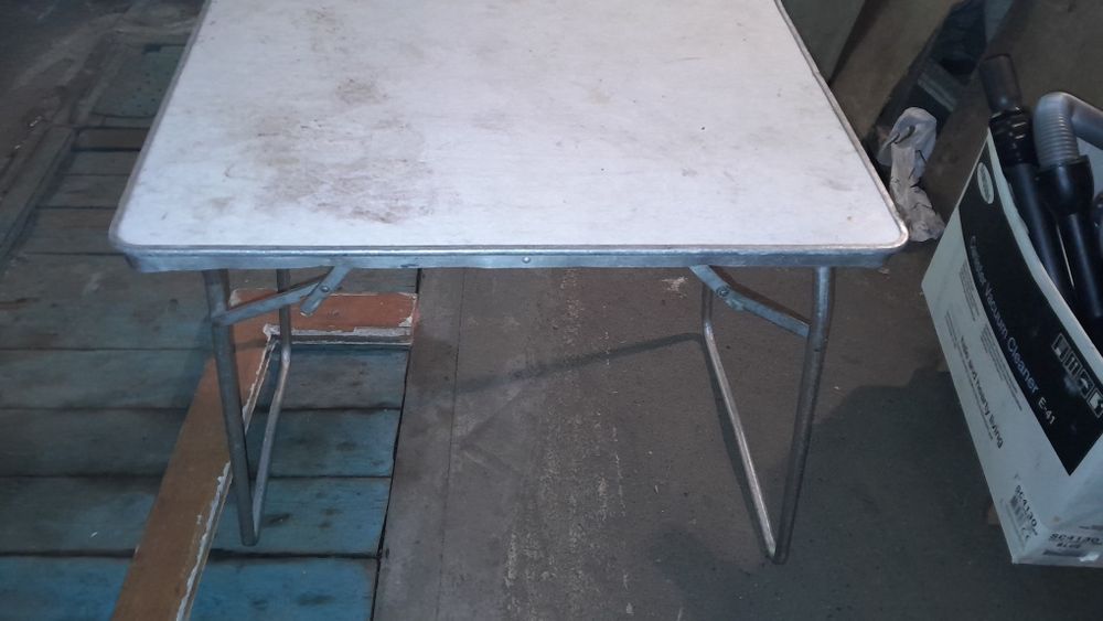 Стол белый розеладной (подойдёт для рыбалки пикника)