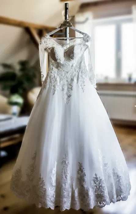 Suknia ślubna Dorothy marki Antra + welon