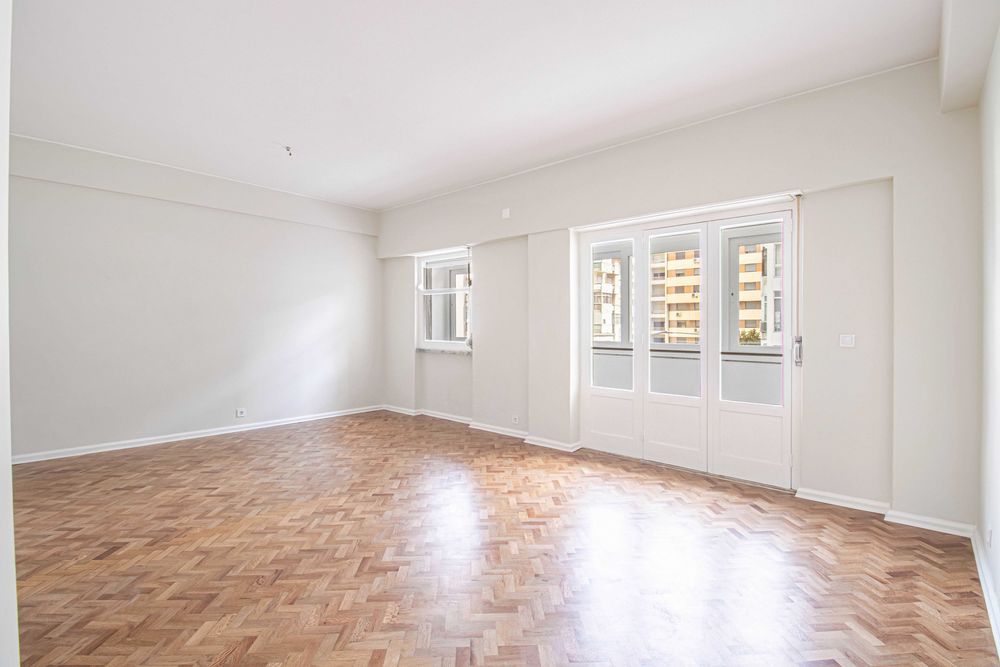 Arrendamento de Apartamento T3 na Rua Dr. Faria de Vasconcelos, nº 5