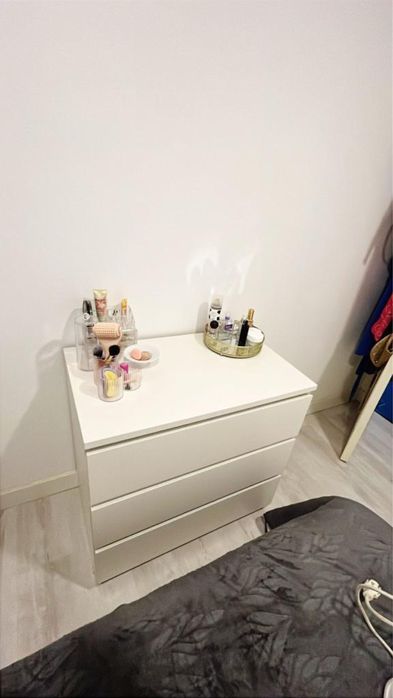 Cama, mesas de cabeceira e comoda IKEA