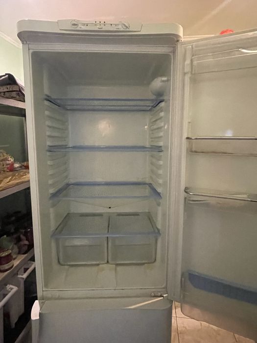 Холодильник INDESIT