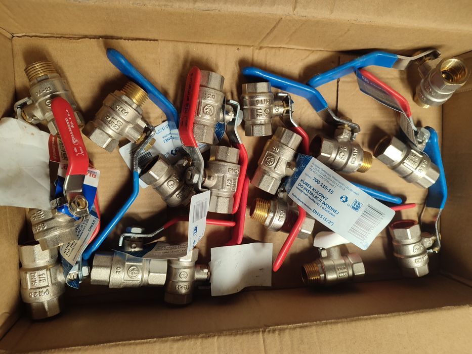 Zawory kulowe 1/2  19 szt.