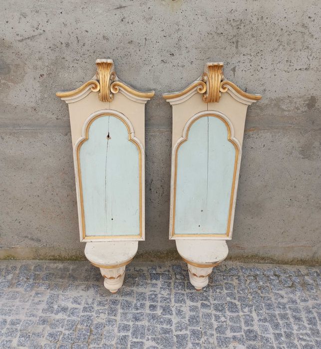 Antigo par de nichos mísulas em madeira