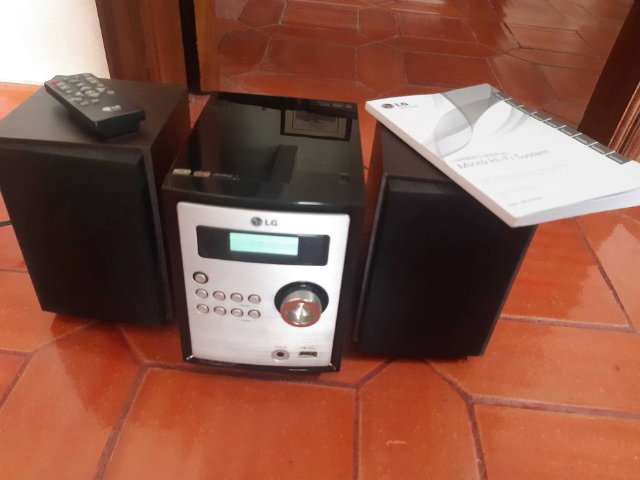 Aparelhagem LG Micro Hi-fi c/rádio+leitor usb e cd's+2 Colunas+comando