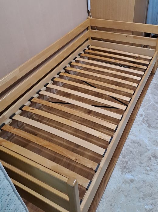 Односпальне  ліжко дерев'яне, бук 90 × 200