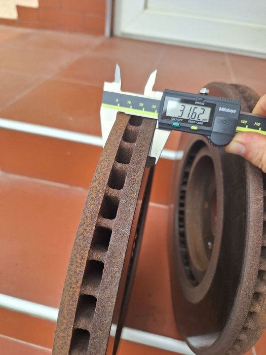 Тормозные диски перёд, комплект 2шт, infiniti Q60S, 2015г