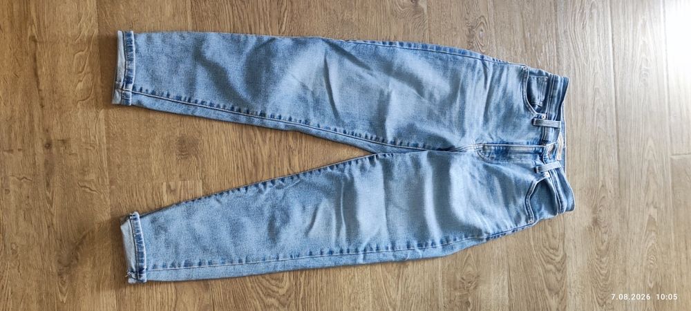 Levis high waisted mum 24
