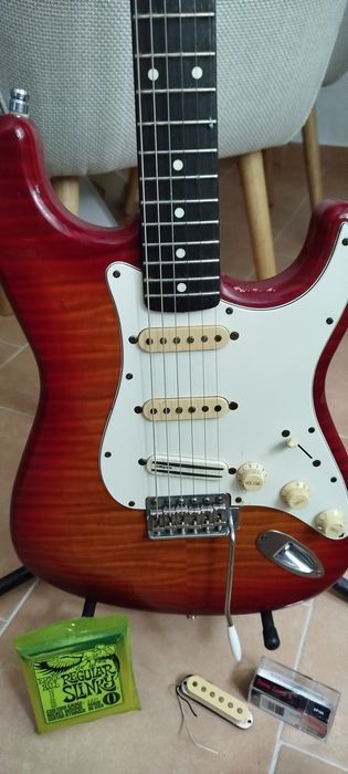Fender Strat MiJ Foto Flame ’62 Reissue Cherry Burst 1994