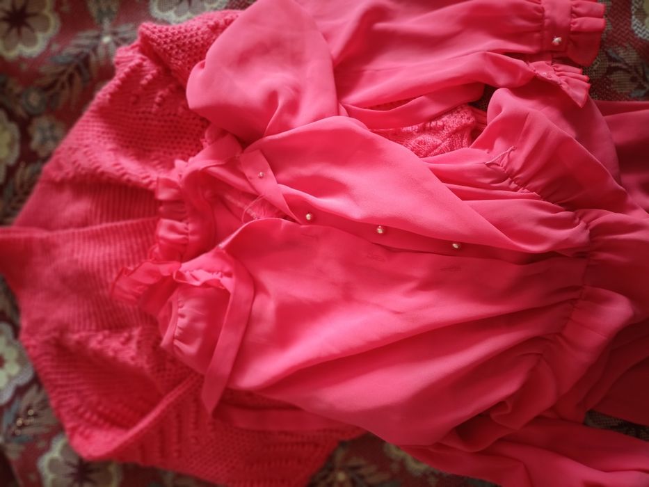 Одяг жіночий різних розмірів.