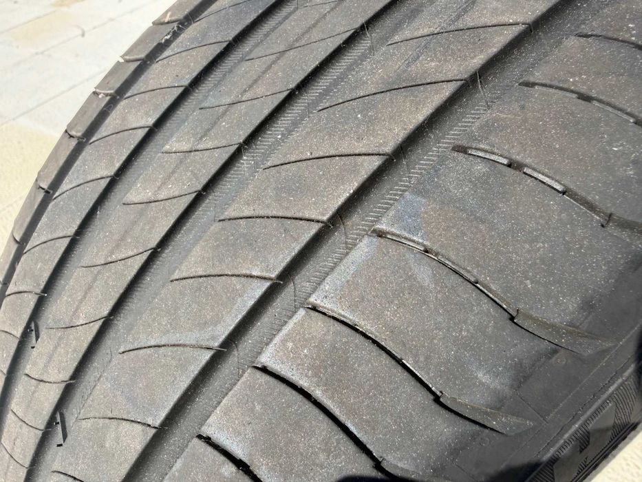 Pneu Michelin 235/40 R19